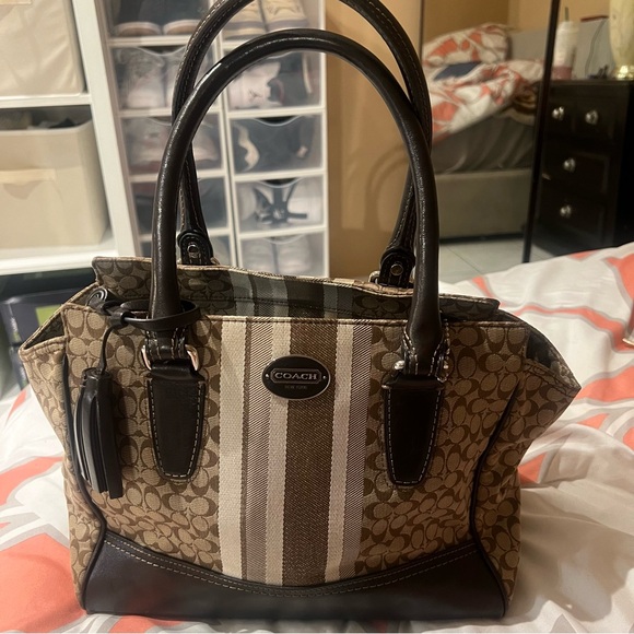Coach Handbag with a free wallet - Picture 2 of 10